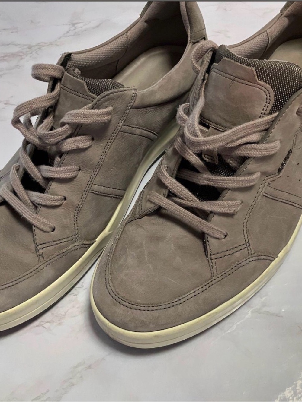 Ecco - Men's Casual Lace-Up Sneakers in Taupe